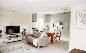 Modern Oberon Retreat Close To Lakes & Forests